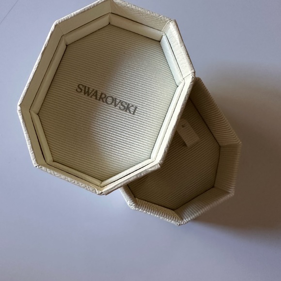 Swan Embossed Swarvoski Jewelry Box.  Beautiful keepsake box. - Picture 4 of 4